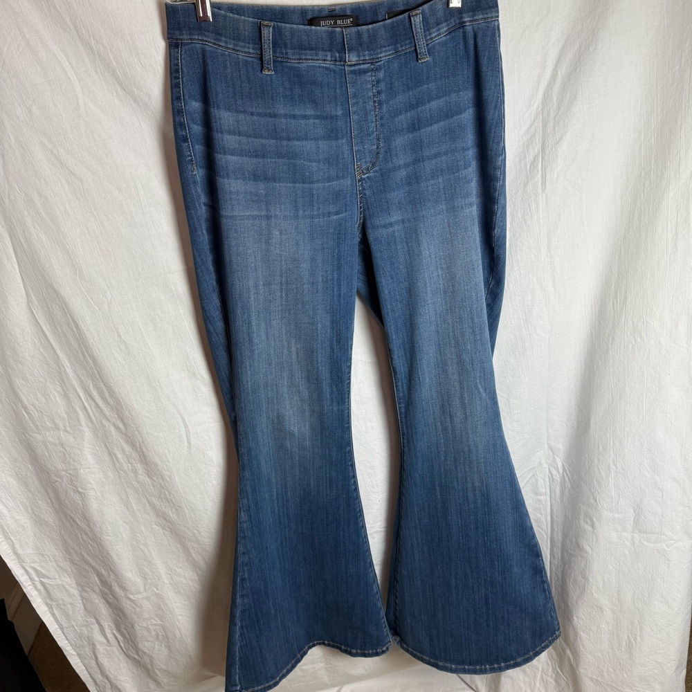 Judy Blue Pull On Super Flare Jeans